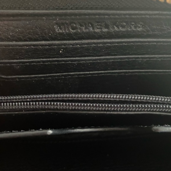 MICHAEL KORS WRISTLET WALLET - Picture 4 of 5